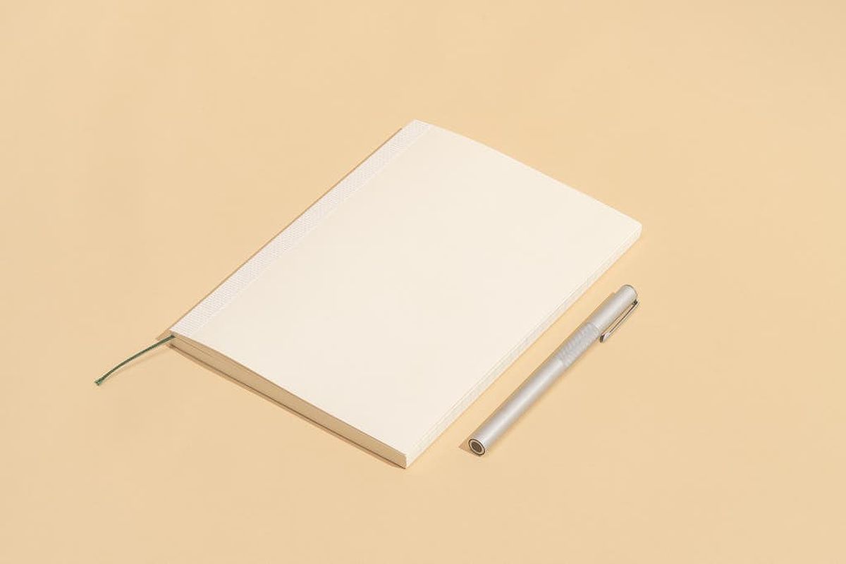 Midori MD Notebook with a pen next to it